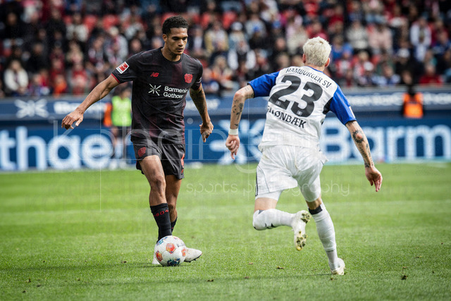 German Bundesliga, Bayer 04 Leverkusen vs. Hamburger SV, 16.05.2026 | LEVERKUSEN, GERMANY - MAY 16, 2026 :  Jarell Quansah (Bayer 04 Leverkusen, 4), Albert Gronbaek (Hamburger SV, 23) during the German Bundesliga match on gameday 34 between Bayer 04 Leverkusen vs. Hamburger SV at BayArena on May 16, 2026 in Leverkusen, Germany. DFL REGULATIONS PROHIBIT ANY USE OF PHOTOGRAPHS AS IMAGE SEQUENCES AND/OR QUASI-VIDEO.