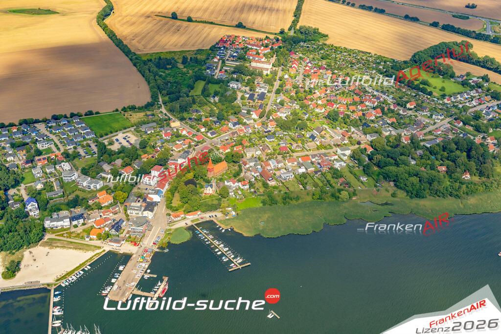 Bergener Straße Altefähr Bild- Das Luftbild wurde 2025 vom UL-Flugzeug heraus erstellt ( keine Drohne bzw. Drohnenaufnahme ) - Hochauflösende Luftaufnahme -Nicht vergleichbar mit Google Maps oder Satelittenbilder- Die Geschenkidee !Mit Lizenz und Bildrechte bestellbar - CC