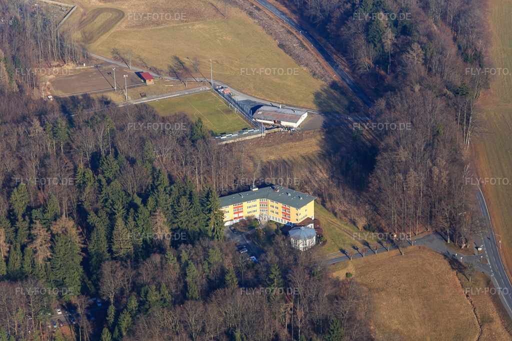 Luftbild: Nebengebäude des Krankenhauses Eleonoren-Klinik und Sportplatz des SV Winterkasten im Ortsteil Winterkasten in Lindenfels im Bundesland Hessen in Deutschland. Foto: IMG_096749.jpg vom 15.02.2017 durch Werner Riehm/FLY-FOTO.deWWW.ELEONOREN-KLINIK.DE