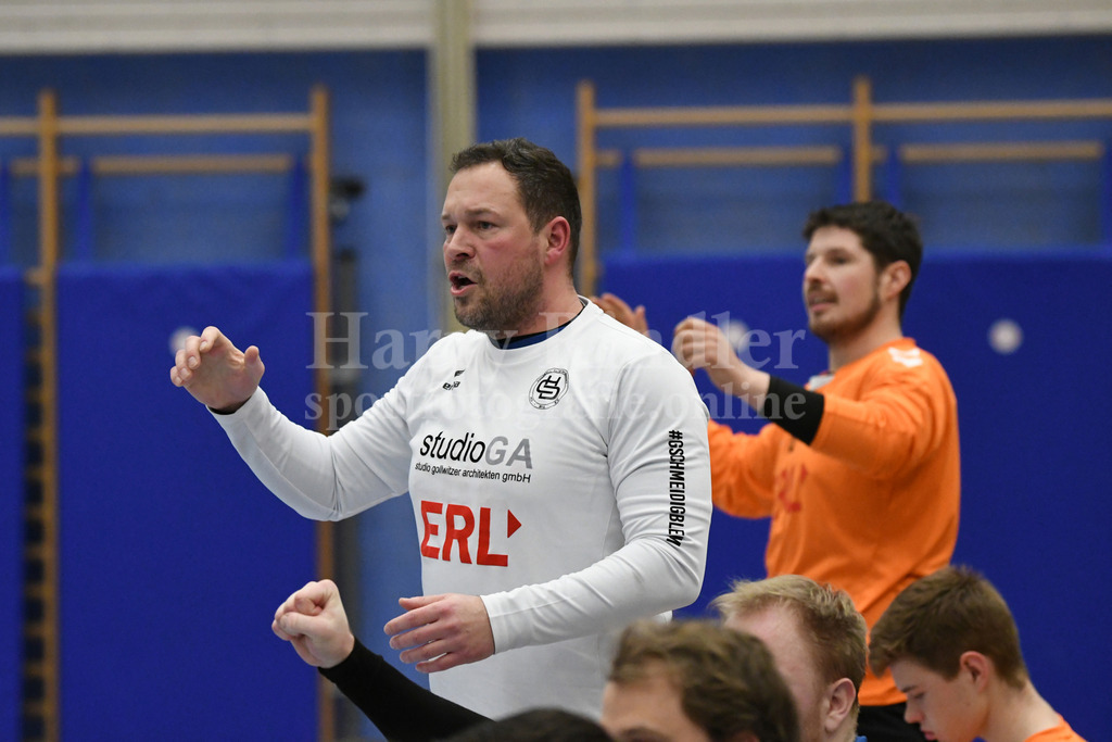 HC Deggendorf : Burghausen II | Deggendorf jubelt: Co-Trainer Peter Gasz - Realisiert mit Pictrs.com