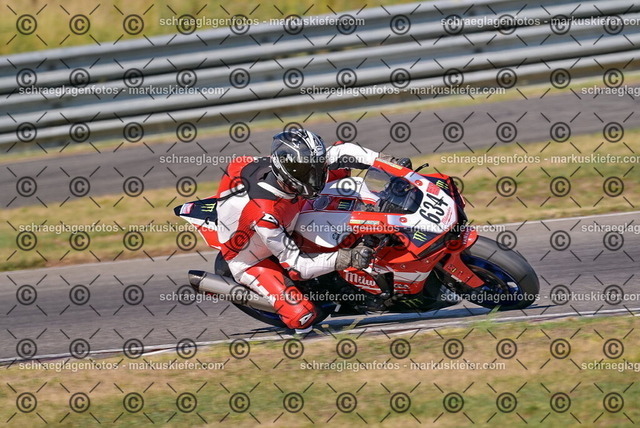 26bt05-0104 | markuskiefer.com - Realisiert mit Pictrs.com