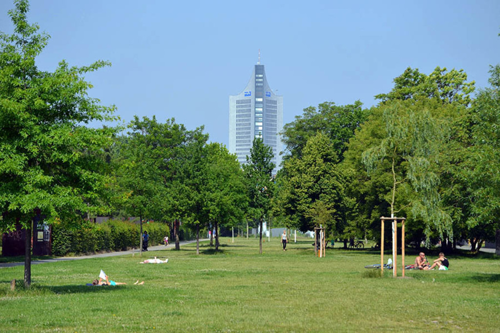 Foto: Leipzig - Lene-Voigt-Park | Das Team hinter BILDLEXIKON LEIPZIG bündelt historische wie aktuelle Informationen über die Stadt Leipzig in Text und Bild auf einer Plattform und stellt diese der interessierten Öffentlichkeit zur Verfügung.
