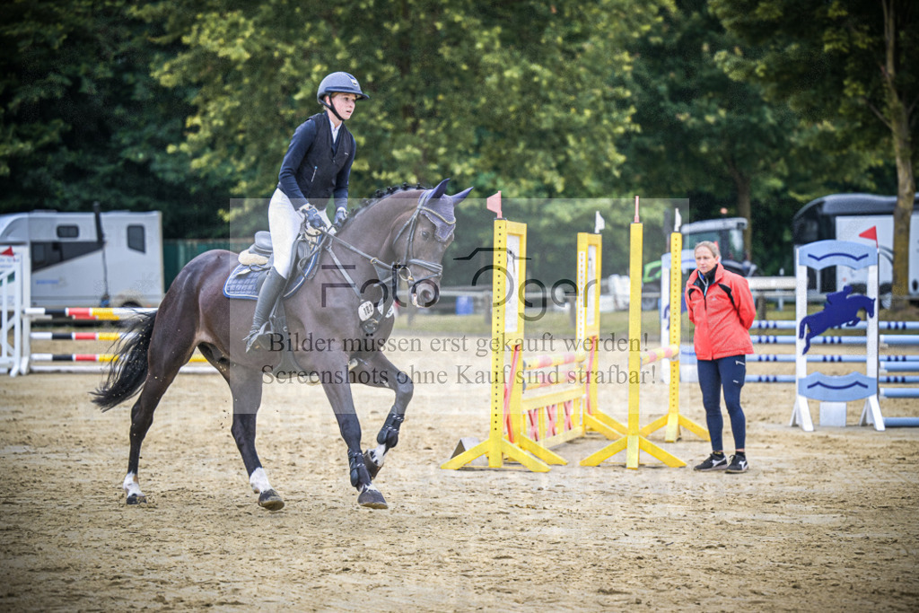 DOS_1688 | Entdecke hochwertige Reitturnierfotos von Foto Oger. Professionell, emotional und authentisch – jetzt Lieblingsmomente im Shop bestellen.Deutschlandweite Turnierfotografie. - Realisiert mit Pictrs.com