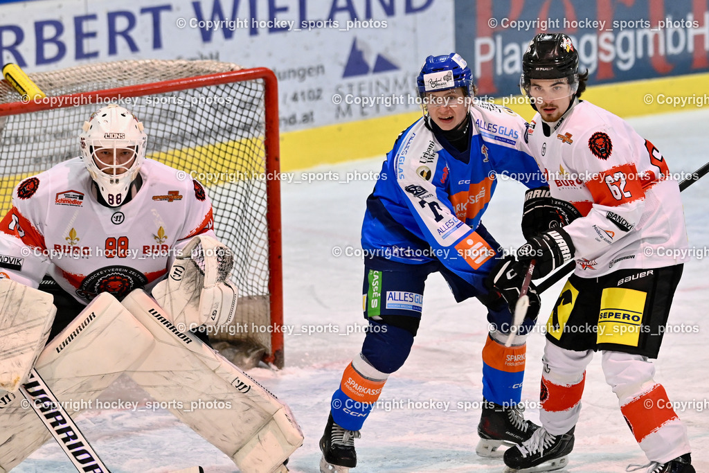 ESC SPARKASSE STEINDORF vs. EV ZELTWEG MURTAL LIONS | #88 Mocher Paul EV ZELTWEG MURTAL LIONS, #72 Hobitsch Samuel ESC Steindorf, #62 Kessler David EV ZELTWEG MURTAL LIONS, ESC SPARKASSE STEINDORF vs. EV ZELTWEG MURTAL LIONS, ESC SPARKASSE STEINDORF vs. EV ZELTWEG MURTAL LIONS am 27.12.2025 in Steindorf (Ossiachersee Halle), Austria, (Photo by Bernd Stefan)
