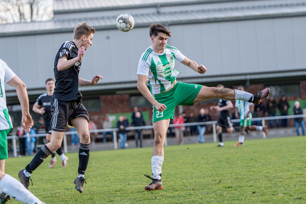 Fußball I Herren I Saison 2025-2026 I Bezirksliga Weser-Ems 4 I 21. Spieltag I TuS Lutten - SW Osterfeine I 4377 | jns.sportfotos - Realisiert mit Pictrs.com