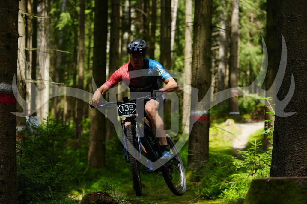 FC100244 | Fotogalerie der Treibjagd im Dunkelwald - Dein MTB Etappenrennen im Erzgebirge - Realisiert mit Pictrs.com
