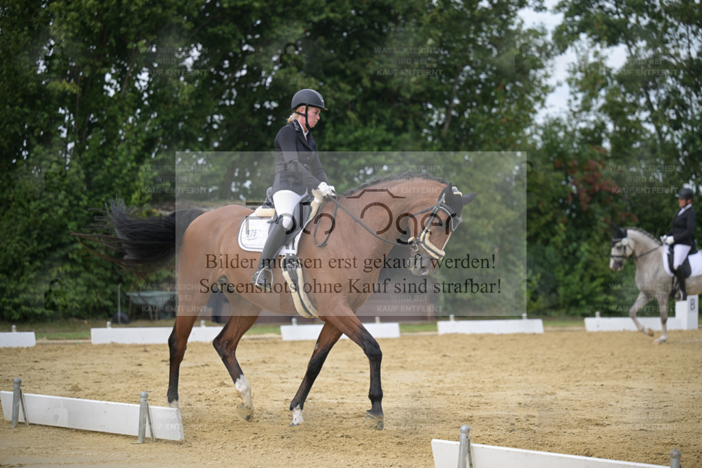 DOS_7184 | Entdecke hochwertige Reitturnierfotos von Foto Oger. Professionell, emotional und authentisch – jetzt Lieblingsmomente im Shop bestellen. - Realisiert mit Pictrs.com