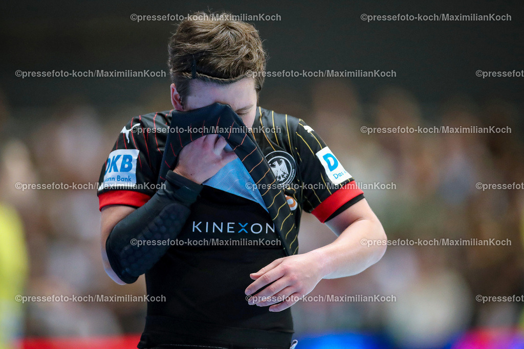 DHB13072401064 | 13.07.2024, Handball, Länderspiel Frauen, Dortmund, Westfalenhalle, DHB, Olympia Vorbereitung, Deutschland - Brasilien:  Enttäuschte Gesichter nach der Niederlage - Alina Grijseels (GER)