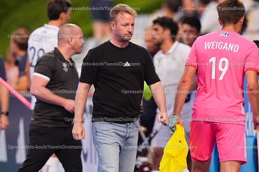 xydrx08082502095 | 08.08.2025, xydrx, Herren EuroHockey Championship 2025, Gruppenphase, Gruppe B, Deutschland - Frankreich, Sparkassenpark Mönchengladbach: Andre Henning (Cheftrainer Deutsche Feldhockey Nationalmannschaf)