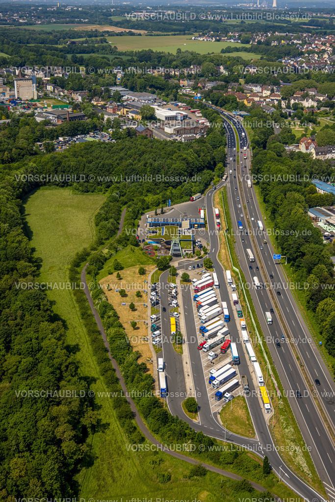 Dortmund240506982Somborn | Luftbild vom Hof Schulte Somborn, Brandruine eines Bauernhofs in Dortmund Somborn, Ziegelhäuser, verkohlte Dachsparren, eingestürte Dächer, Wiederaufbau eines Guthofs, Somborn, Dortmund, Ruhrgebiet, Nordrhein-Westfalen, Deutschland