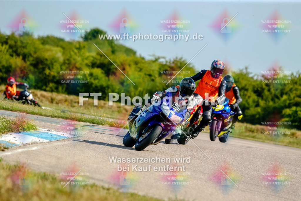 Chambley Juli-0509 | Hier findet Ihr Bilder von Touristenfahrten auf der Nürburgring Nordschleife oder von anderen Veranstaltungen die ich besucht habe. Viel Spass beim Durch Schauen 