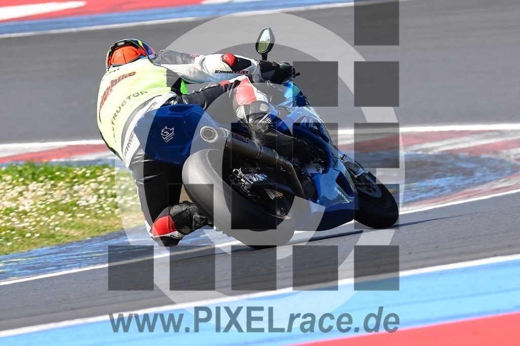 inst-20260403_05050 | Schöne Erinnerungen an spannende Momente - das festzuhalten ist unser Job. PIXELrace.de ist seit 2003 auf den Rennstrecken Europas unterwegs um die Action draußen beim Fahren und die wunderbare Stimmung imm Fahrerlager für euch einzufangen.