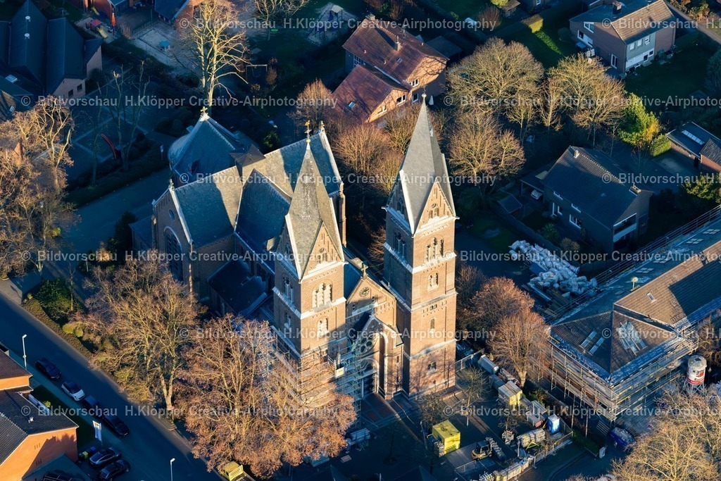 Luftbilder Nettetal-8027 | Luftbildfotografie Kirchengebäude " Pfarrkirche St. Lambertus " in Nettetal im Bundesland Nordrhein-Westfalen, Deutschland - Realisiert mit Pictrs.com