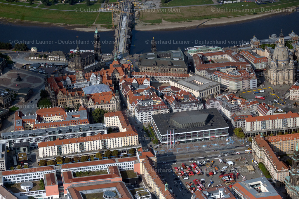 4060896 | DRESDEN 07.09.2021 Altstadtbereich und Innenstadtzentrum am Altmarkt mit Blick auf das Gebäude der Veranstaltungshalle " Kulturpalast " an der Schloßstraße in Dresden im Bundesland Sachsen, Deutschland. Weiterführende Informationen bei: Kulturpalast Dresden. // Old Town area and city center at the Altmarkt overlooking the building of the "Kulturpalast" event hall on Schlossstrasse in Dresden in the state Saxony, Germany. Further information at: Kulturpalast Dresden. Foto: Gerhard Launer