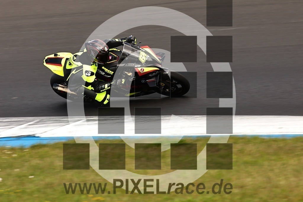 0064-20250823_05493 | Schöne Erinnerungen an spannende Momente - das festzuhalten ist unser Job. PIXELrace.de ist seit 2003 auf den Rennstrecken Europas unterwegs um die Action draußen beim Fahren und die wunderbare Stimmung imm Fahrerlager für euch einzufangen.