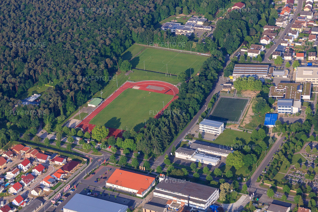 Luftbild: Stadion des SV Rülzheim 1920 e.V in Rülzheim im Bundesland Rheinland-Pfalz in Deutschland. Foto: IMG_64944.jpg vom 18.05.2014 durch Werner Riehm/FLY-FOTO.de
