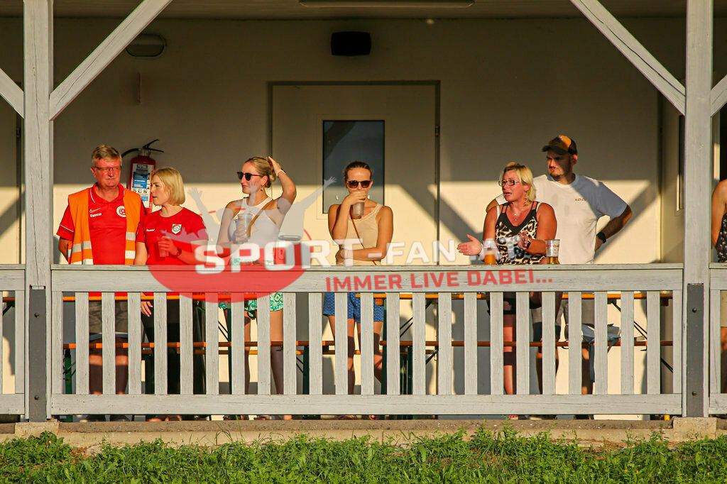SK Maria Saal - DSG Ferlach 2-3, Unterliga Ost | Zuschauer SK Maria Saal - DSG Ferlach 2-3 am 22.08.2023 in Maria Saal
(Sportplatz), Austria, (Photo by Ernst Krawagner sport-fan.at) - Realisiert mit Pictrs.com