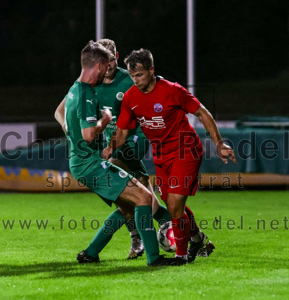 2023-09-01_068_SC_Baldham-Vaterstetten_gegen_TSV_1877_Ebersberg | Vaterstetten, Deutschland, 01.09.2023:
Fußball, Kreisliga 2023 / 2024, 3. Spieltag, SC Baldham-Vaterstetten gegen TSV 1877 Ebersberg, Ergebnis: 1:2

Stefan Niedermaier (TSV 1877 Ebersberg, #14), Robin Baumann (SC Baldham-Vaterstetten, #13)

Foto: Christian Riedel / fotografie-riedel.net