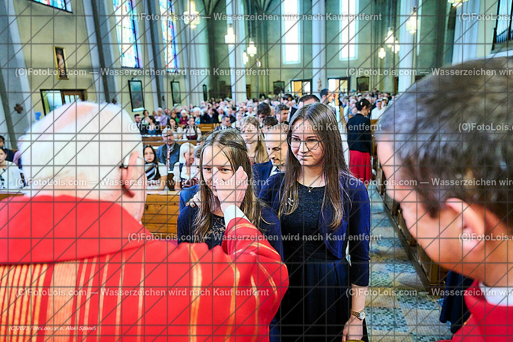 ALP2397_Pfarrfirmung Wieselburg_Sakrament der Firmung | (C)FotoLois.com, Alois Spandl, Pfarrfirmung in Wieselburg mit Firmspender Eduard Gruber (ehemaliger Generalvikar der Diözese St. Pölten), Sa 3. Juni 2023.