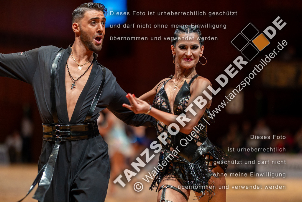 20230812-13853 | Hier finden Sie Tanz Bilder vom Latein und Standard Formationen tanzen. Sportbilder vom Tanzsport. Schöne Fotos und von Weltmeisterschaft, Europameisterschaft, Bundesliga, Regionalliga, Oberliga und Landesliga sowie von GOC Stuttgart, DanceComp, WM Bremen