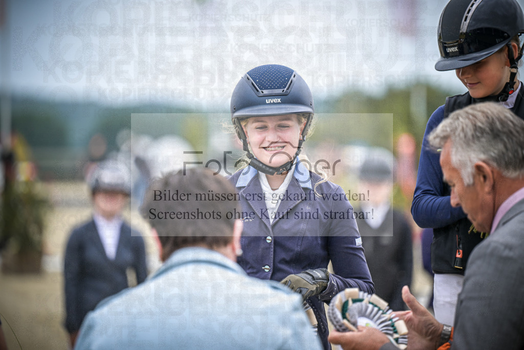 DOS_0048 | Entdecke hochwertige Reitturnierfotos von Foto Oger. Professionell, emotional und authentisch – jetzt Lieblingsmomente im Shop bestellen.Deutschlandweite Turnierfotografie. - Realisiert mit Pictrs.com