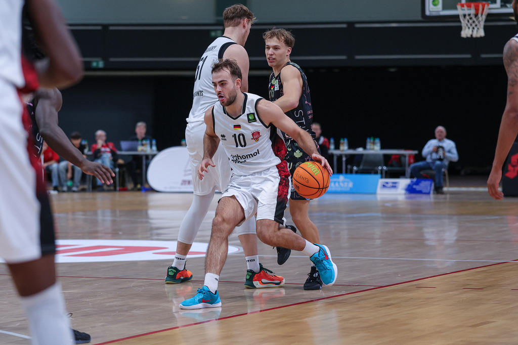 Pro A BAYER GIANTS vs Uni Baskets Münster-12 | Fotos von Basketballspielen aus dem Raum NRW fotografiert von Gero Mueller-Laschet und Daniel Schaefer - Realisiert mit Pictrs.com