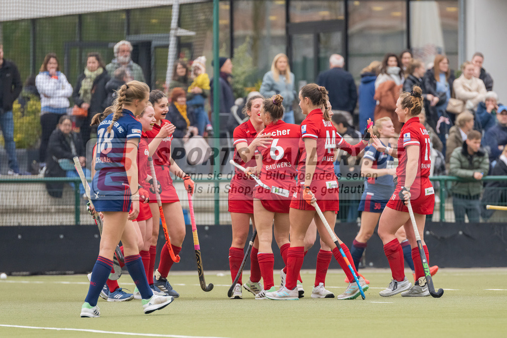 HK_20230416_107091 | 1. Bundesliga Damen Düsseldorfer HC - Rot-Weiss Köln am 16.4.2023 DHC Düsseldorf, Düsseldorf , Jule Fischer ( Rot-Weiss Köln #6 ) , Rebecca Grote ( Rot-Weiss Köln #9 ) , Paula Brux ( Rot-Weiss Köln #44 ) Fee Mazkour ( Rot-Weiss Köln #24 )