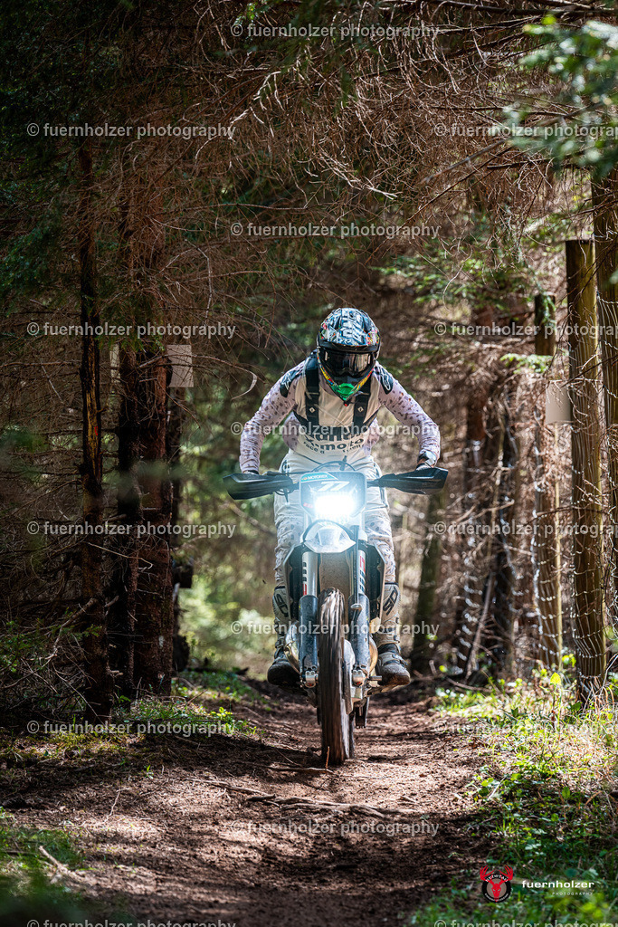 fuernholzer_250501-C2-350 | Fotografische Impressionen von der Red Stag Enduro Extreme by fuernholzer-photography.com. Endurosport in Österreich fotografisch festgehalten von fuernholzer. Auftragsfotografie für Private, Gewerbefotos und Industriefotografie. Eventfotografie, Sportfotografie und Motorsportfotografie. Anbieter von Fotoworkshops, Fototraining, fotografischen Vorträgen und Fotoseminaren.