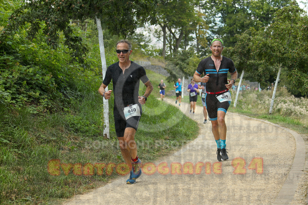 250824_1351_EX1_3990 | Sportfotografie im Rhein-Sieg Kreis, Köln, Bonn, NRW, Rheinland Pfalz, Hessen, etc. Unser Tätigkeitsfeld umfasst den Laufsport vom Volkslauf über den Marathon, Duathlon, Triathon bis zum Ultralauf wie Kölnpfad Ultra oder Schindertrail.