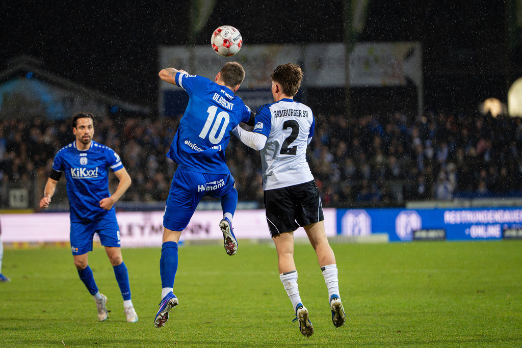 Fußball I Herren I Saison 2025-2026 I Regionalliga Nord I 24. Spieltag I SV Meppen - Hamburger SV II I 1838 | Julian Ubricht (10, SV Meppen) Gegen Dorian Migalic (2, Hamburger Sport Verein II) - Realisiert mit Pictrs.com
