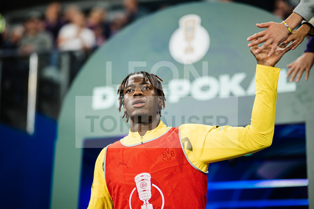 DFB-Pokal: HEBC - Borussia Dortmund, 01.09.2026 | Joane Gadou (Borussia Dortmund, 22); Fußball, DFB-Pokal, 1. Runde: HEBC vs. Borussia Dortmund am 01.09.2026 im Volksparkstadion, HamburgDFB REGULATIONS PROHIBIT ANY USE OF PHOTOGRAPHS AS IMAGE SEQUENCES AND/OR QUASI-VIDEO. - Realisiert mit Pictrs.com