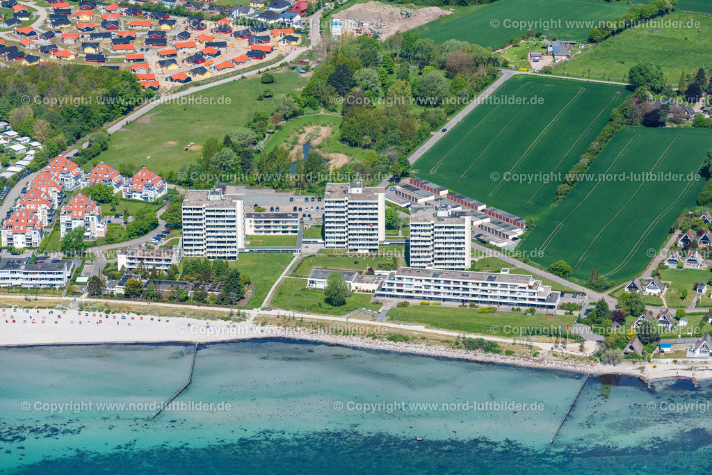 Grossenbrode_ELS_8987150522 | GROßENBRODE 15.05.2022 Ortsansicht an der Meeres-Küste der Ostsee in Großenbrode im Bundesland Schleswig-Holstein. // Townscape on the seacoast of Baltic Sea in Grossenbrode in the state Schleswig-Holstein. Foto: Martin Elsen