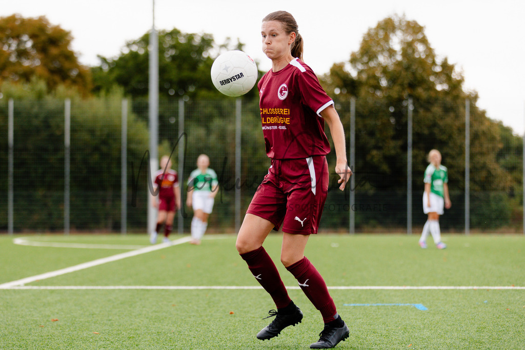 Frauen Landesliga, 2. Spieltag, Saison 2025/2026: 1. FC Gievenbeck - ASC Schöppingen | IGA 2027 Frauen Landesliga, 2. Spieltag, Saison 2025/2026, 1. FC Gievenbeck empfängt ASC Schöppingen im Sportpark Gievenbeck in Münster. Foto: sportfotografie.ms | Markus Paletta - Realisiert mit Pictrs.com