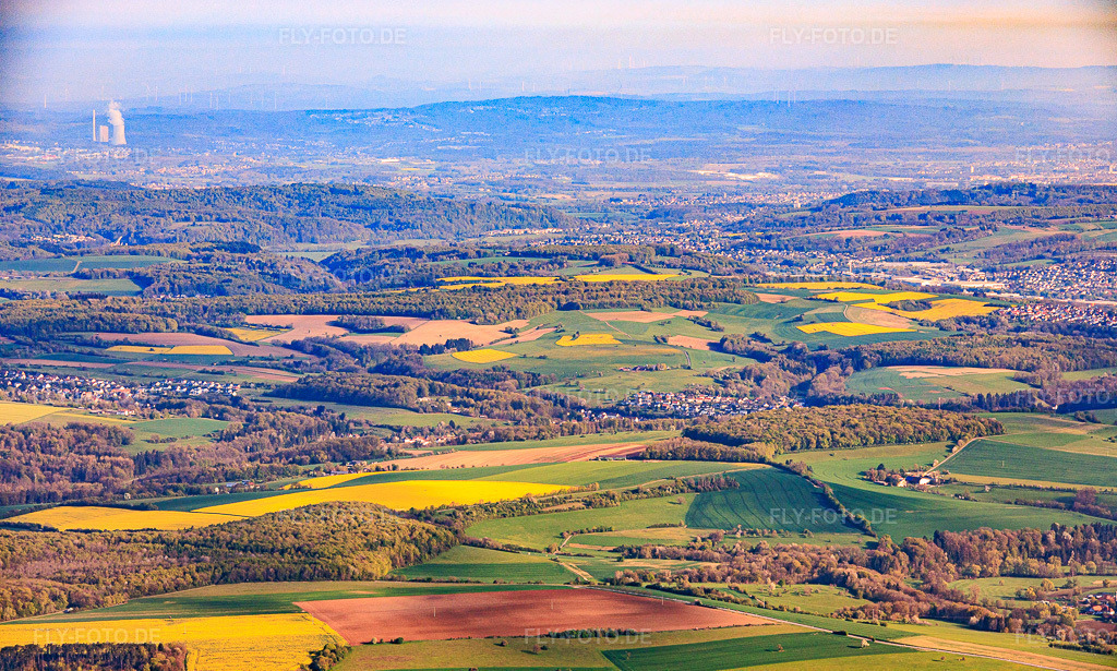Luftbild: Ortsansicht aus Süden im Ortsteil Mittelbach-Hengstbach in Zweibrücken im Bundesland Rheinland-Pfalz in Deutschland.Foto: IMG_154863.jpg vom 18.04.2026 durch Werner Riehm/FLY-FOTO.deAuflösung des Originals: 6000 x 3606 px