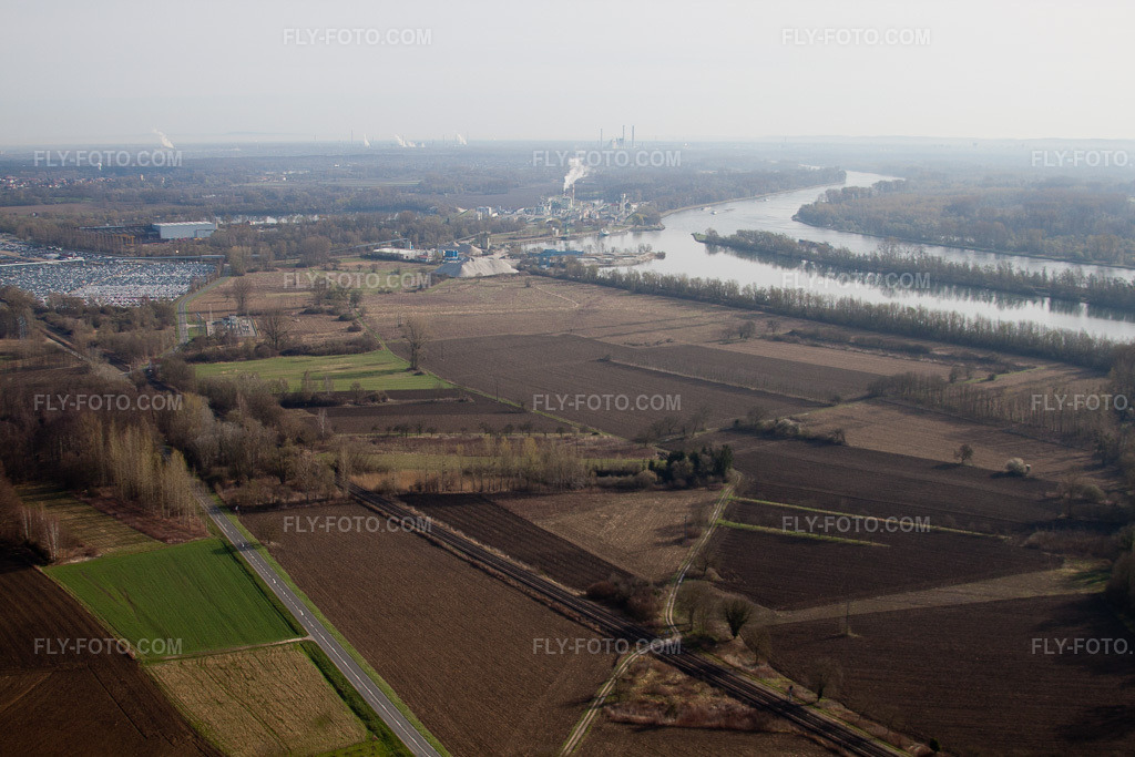 Aerial view: View of the town in Mothern in the state Bas-Rhin, France.Photo: IMG_25625.jpg taken on 04/02/2010 by Werner Riehm/FLY-FOTO.comResolution of the original: 4752 x 3168 px