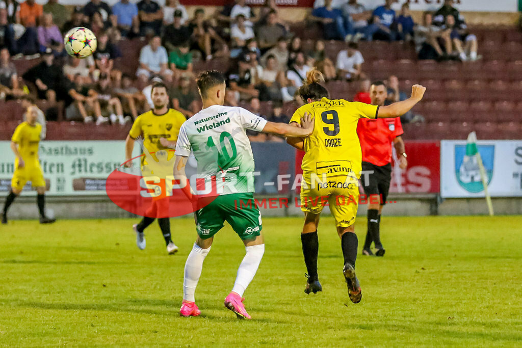 SV Feldkirchen - SC Launsdorf 2-1, Unterliga Ost | Mirel Mujkic (SV Feldkirchen #10) Marco Oraze (SC Launsdorf #9) SV Feldkirchen - SC Launsdorf 2-1 am 23.08.2023 in Feldkirchen
(Modehaus NIMO Arena), Austria, (Photo by Ernst Krawagner sport-fan.at) - Realisiert mit Pictrs.com
