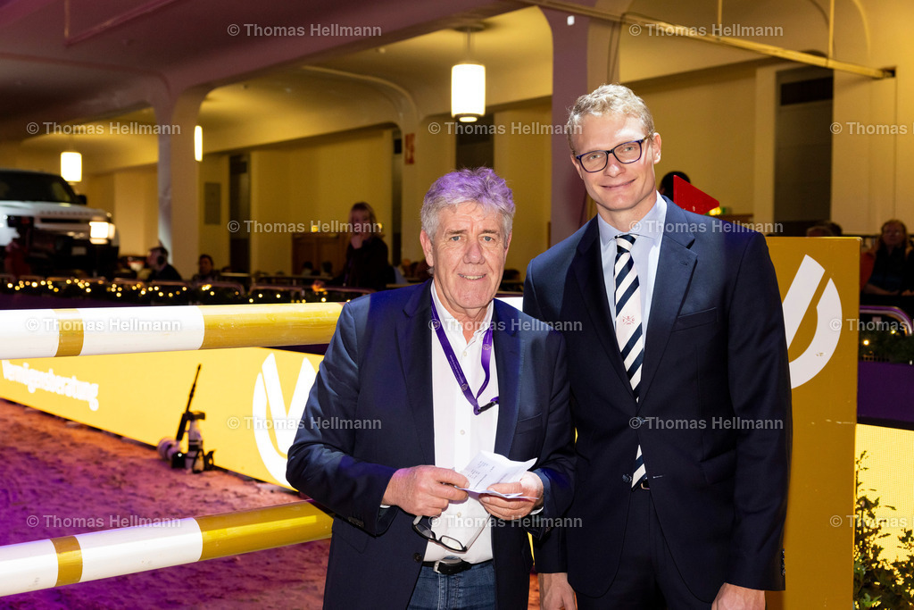 TH_Oliver Zeidler_ Frank Rothenberger_24571 | Oliver Zeidler, Frank Rothenberger beim Festhallen Reitturnier Frankfurt 2024 am 22.12.24 in Frankfurt, Festhalle