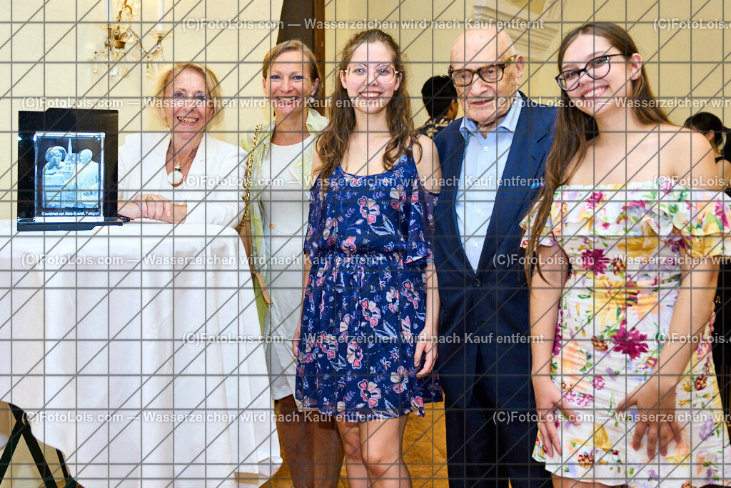 ALP8821_XXXX-Chopin-Festival_Jubilaeumsgeschenk Spandl | (C)FotoLois.com, Alois Spandl. XXXX. Chopin-Festival in der Kartause Gaming, Empfang im Prälatensaal nach dem Eröffnujngskonzert, Fr 16. August 2024.