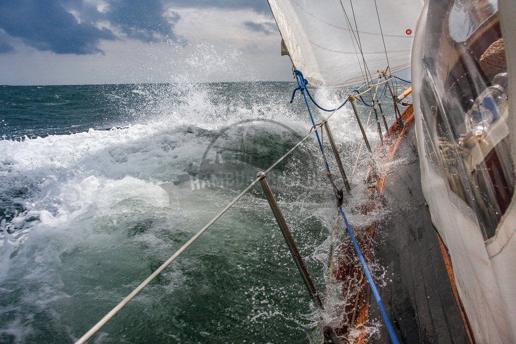 stativkunst-798 | Exklusive Hamburg collagen, tolle Segelbilder und viele weitere tolle Motive auf Leinwand, Poster, Alu-Dibond, u.v.m. findet Ihr bei uns auf hamburgbild.de. Findet Euer Wandbild für Euer Zuhause, Büro oder die  Praxis…. - Realisiert mit Pictrs.com