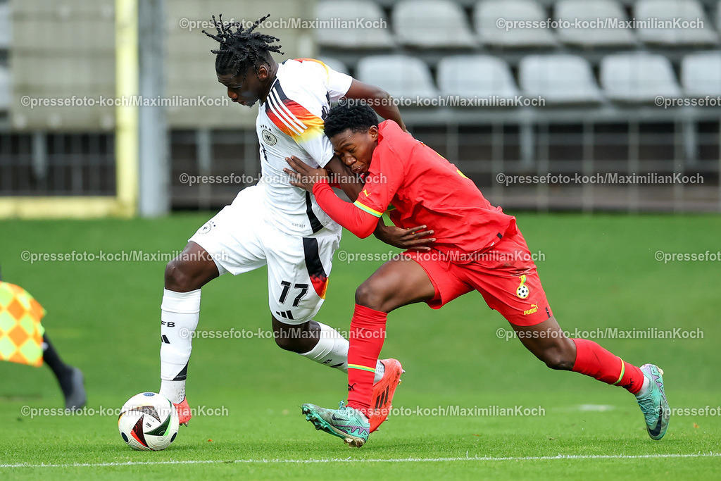 WUP14102401005 | 14.10.2024, Fußball, U20 Länderspiel Deutschland - Ghana, Stadion am Zoo, Wuppertal, Saison 2024 2025: Fabio Balde (GER #17) im Zweikampf gegen Majeed Alidu Labaran (Ghana #3)