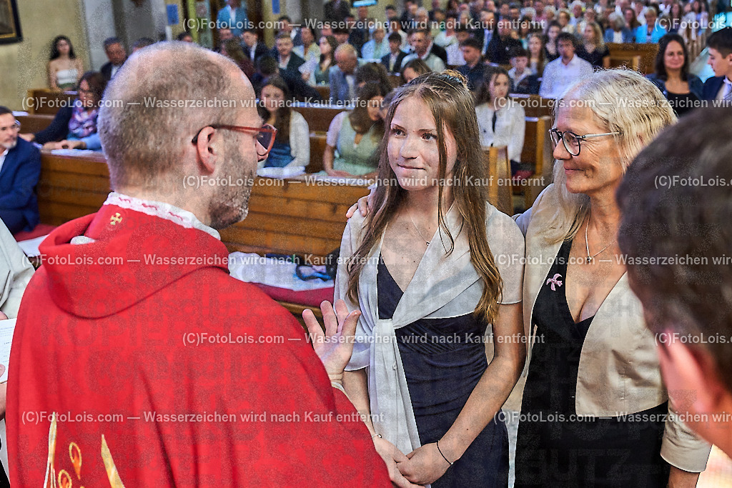 ALP1045_PfarrFirmung Wieselburg_Firmvorgang | (C)FotoLois.com, Alois Spandl, Firmung in der Pfarrkirche Wieselburg mit Generalvikar Dr. Christoph Weiss, Dechant Pfarrer Daniel Kostrzycki und Monignore Franz Dammerer, Sa 15. Juni 2024.