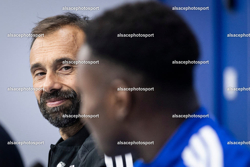 _B7A5097 | Hugo Oliveira and Dario Essugo attend a press conference at Stade de la Meinau in Strasbourg, France, on October 23, 2026, ahead of Racing Club de Strasbourg Alsace's Ligue 1 match against Stade Rennais FC. - Realisiert mit Pictrs.com