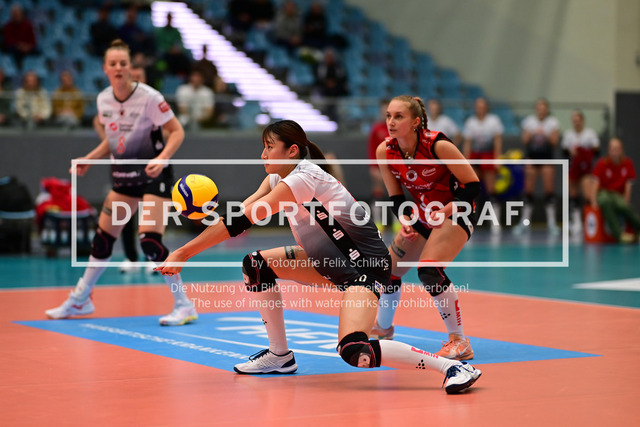 Volleyball I Frauen I Saison 2025-2026 I Bundesliga I 5. Spieltag I ETV Hamburger Volksbank Volleys - Dresdner SC I 08558 | Miku Akimoto (10, Dresdner SC) - Realisiert mit Pictrs.com