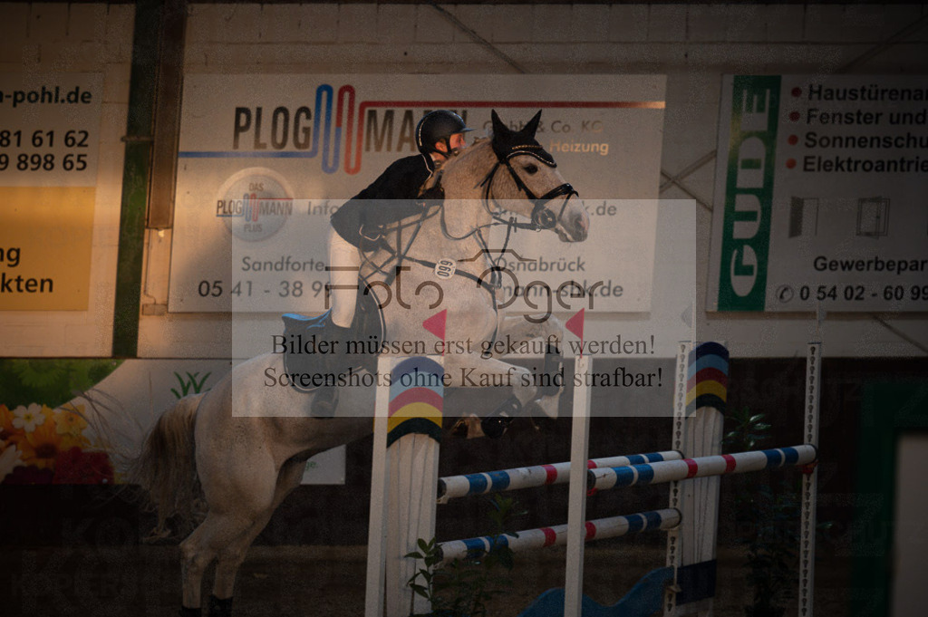 Hallenreittunier Voxtrup 2023 | Entdecke hochwertige Reitturnierfotos von Foto Oger. Professionell, emotional und authentisch – jetzt Lieblingsmomente im Shop bestellen.Deutschlandweite Turnierfotografie. - Realisiert mit Pictrs.com
