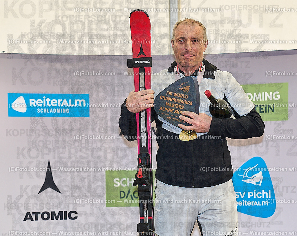 _ALP3168_MASTERS-WM_Reiteralm_SiegerB-GS | FISWORLD CHAMPIONSHIPSMASTERS ALPINE SKIING, 23. – 28. MÄRZ 2026 - REITERALM | STMK | AUT.   Veranstaltet vom Masters-Referat des Deutschen Skiverbandes (DSV). Durchführende Organisation: WSV Pichl-Reiteralm, unterstütutzt von den Bergbahnen REITERALM bei Schladming und SKI AUSTRIA.                            Disziplinen:  Super-G, GiantSlalom, Slalom.                                                 Kategorien:  A (Herrn 30-59 Jahre), B (Herrn ab 60 Jahre), C (Damen 30-59 Jahre), D (Damen ab 60 Jahre).                Rennstrecken:   Gasselhöhe und Muldenliftpiste auf der Reiteralm.