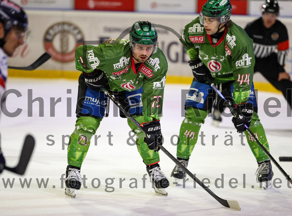 2023-12-17_049_TSV_Erding_gegen_ESC_Kempten | Erding, Deutschland, 17.12.2023:
Eishockey, Bayernliga Vorrunde 2023 / 2024, 18. Spieltag, TSV Erding gegen ESC Kempten, Endergebnis: 5:1

Leon Abstreiter (Erding Gladiators, #72)

Foto: Christian Riedel / fotografie-riedel.net