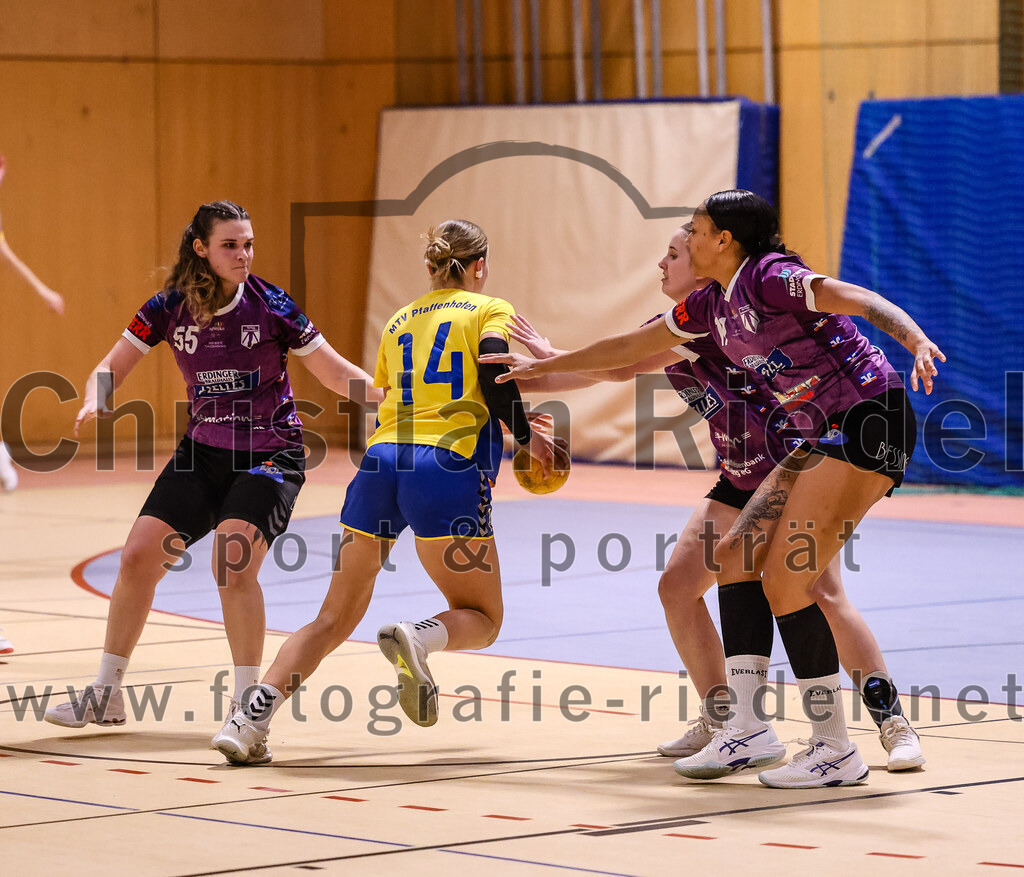 2025-02-15_116_SpVgg_Altenerding_gegen_MTV_Pfaffenhofen | Erding, Deutschland, 15.02.2025:Handball, Bezirksoberliga Frauen Altbayern 2024 / 2024, 14. Spieltag, SpVgg Altenerding gegen MTV Pfaffenhofen, Endergebnis: 27:23Verena Kaiser (SpVgg Altenerding, #55), Julia Waterkotte (MTV Pfaffenhofen, #14), Marlene Mittermeier (SpVgg Altenerding, #6), Nikayla Alston (SpVgg Altenerding, #11)Foto: Christian Riedel / fotografie-riedel.net
