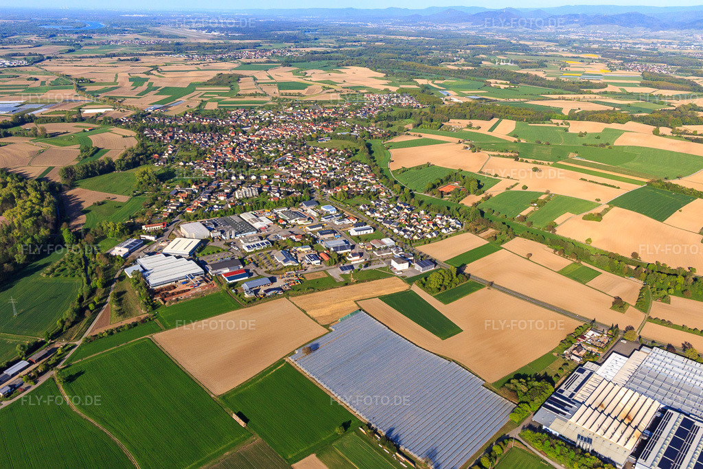 Luftbild: Ortsansicht von Südwesten im Ortsteil Ulm in Lichtenau im Bundesland Baden-Württemberg in Deutschland. Foto: IMG_099089.jpg vom 23.04.2017 durch Werner Riehm/FLY-FOTO.de