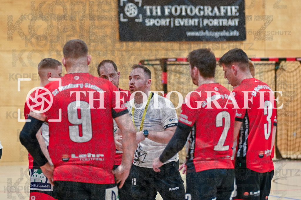 GER, SG Maulburg/Steinen - TuS Ringsheim, Handball, Landesliga Suedbaden, 22. Spieltag, Saison 2024/2025, 23.03.2025 | Andre Leuchtmann (SG Maulburg/Steinen, #13) bei einer Auszeit.GER, SG Maulburg/Steinen - TuS Ringsheim, Handball, Landesliga Suedbaden, 22. Spieltag, Saison 2024/2025, 23.03.2025Foto: TH Fotografie/Thomas Hess