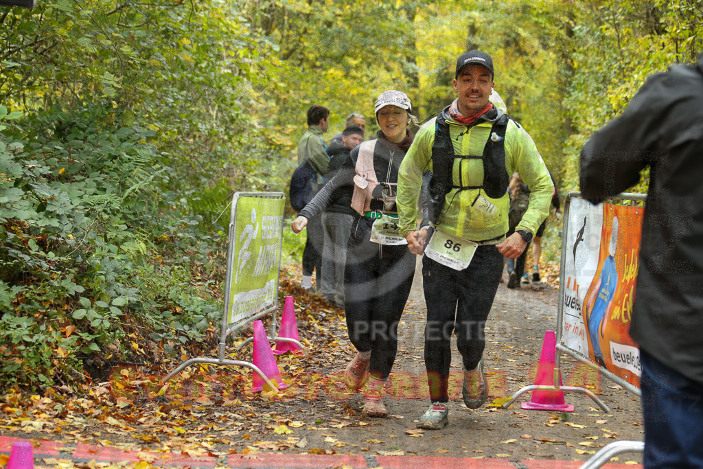 251026_1344_EX1_3923 | Sportfotografie im Rhein-Sieg Kreis, Köln, Bonn, NRW, Rheinland Pfalz, Hessen, etc. Unser Tätigkeitsfeld umfasst den Laufsport vom Volkslauf über den Marathon, Duathlon, Triathon bis zum Ultralauf wie Kölnpfad Ultra oder Schindertrail.